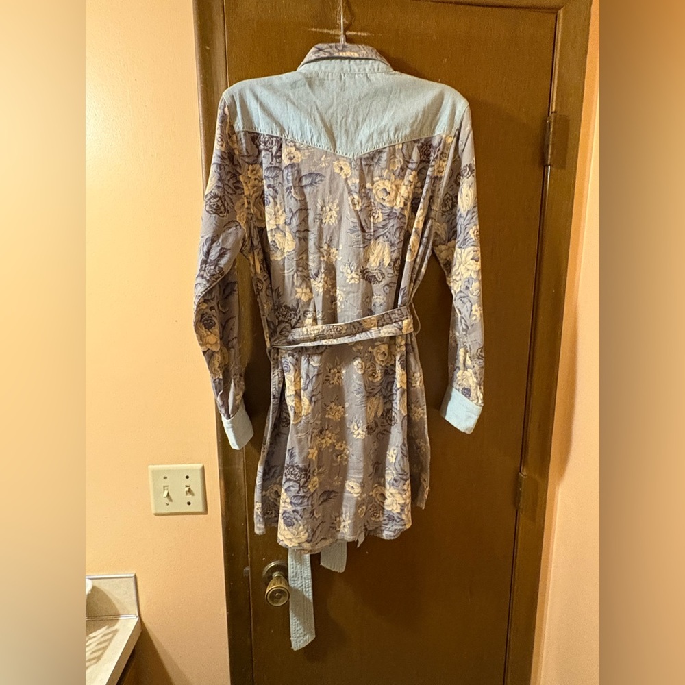 Love the Label Anthropologie Floral Chambray Belted Mini Dress - Picture 4 of 9